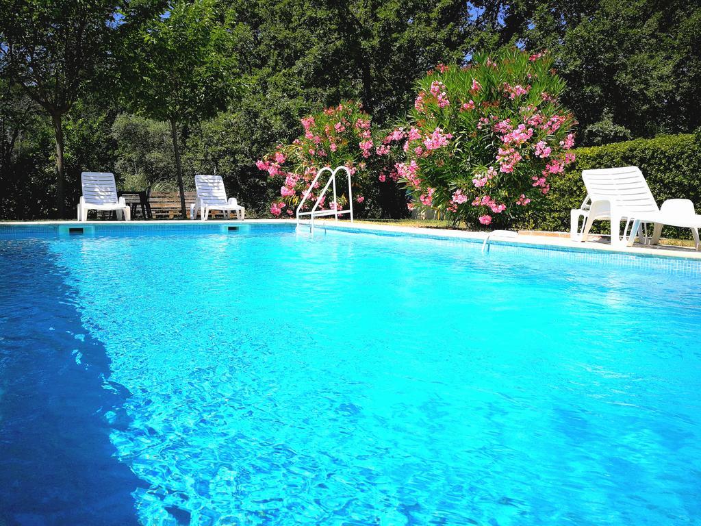 Au Bien Etre Piscine Chauffee Hotel Villecroze Buitenkant foto