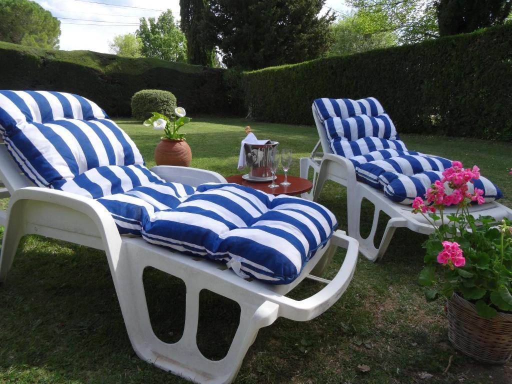 Au Bien Etre Piscine Chauffee Hotel Villecroze Buitenkant foto