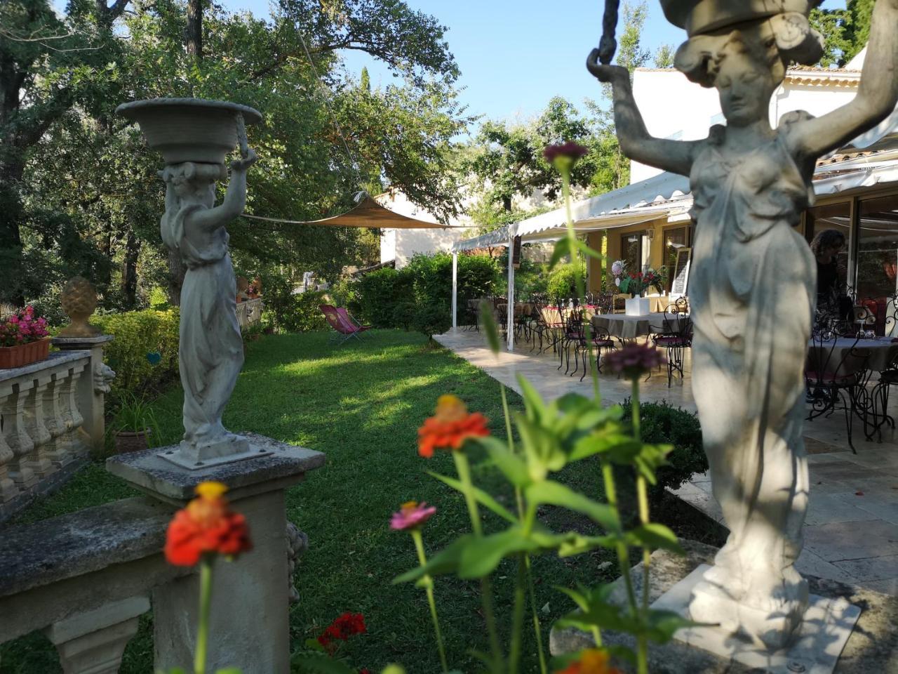 Au Bien Etre Piscine Chauffee Hotel Villecroze Buitenkant foto